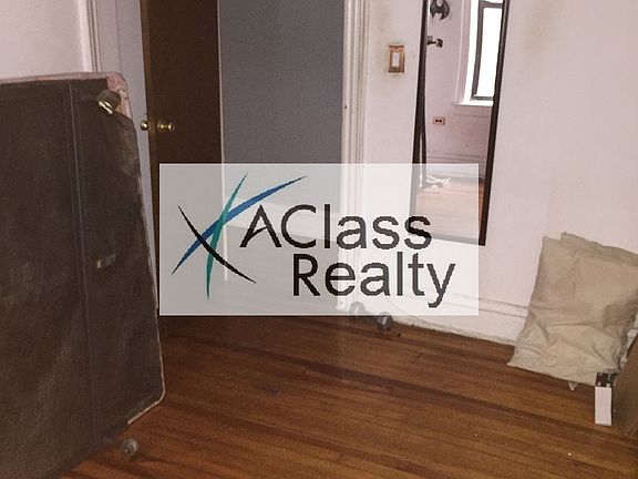 5th image of 2561 Steinway St APT 2R