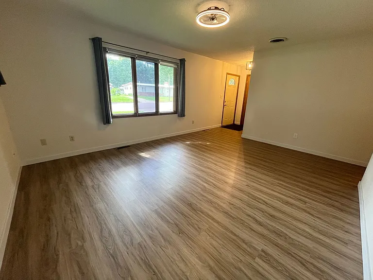 2512 S West Ave — Photo 3