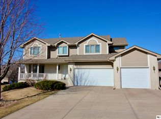 1235 Cork Dr, Papillion, NE 68046