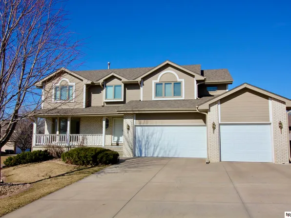 1235 Cork Dr, Papillion, NE 68046