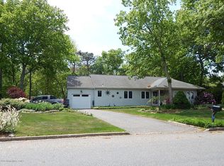 721 Oxford Rd, Lanoka Harbor, NJ 08734