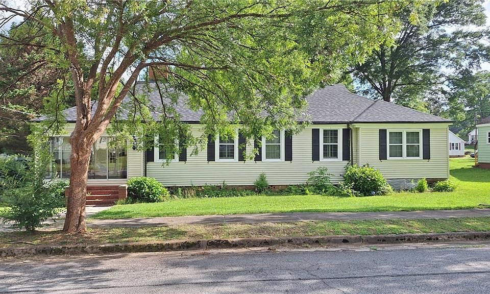 1st image of 3349 Bloomfield Ave
