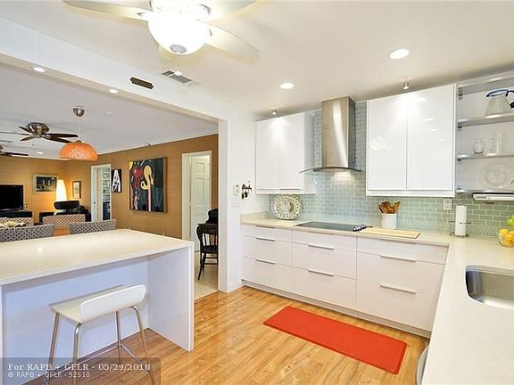 5th image of 2112 NE 44th St