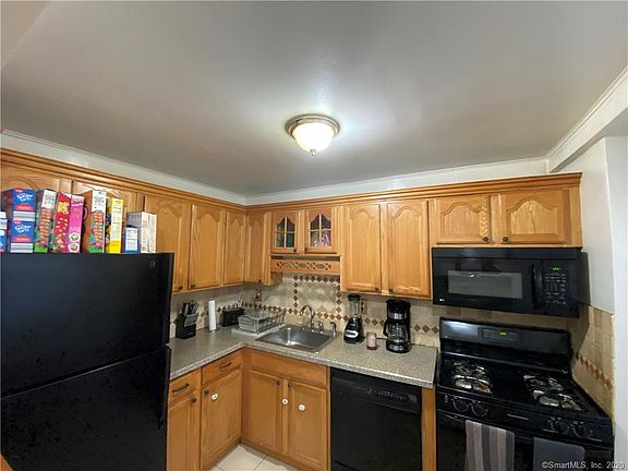 4th image of 71 Strawberry Hill Ave #408