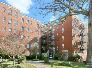 2340 Linwood Avenue  0C image 1 of 20
