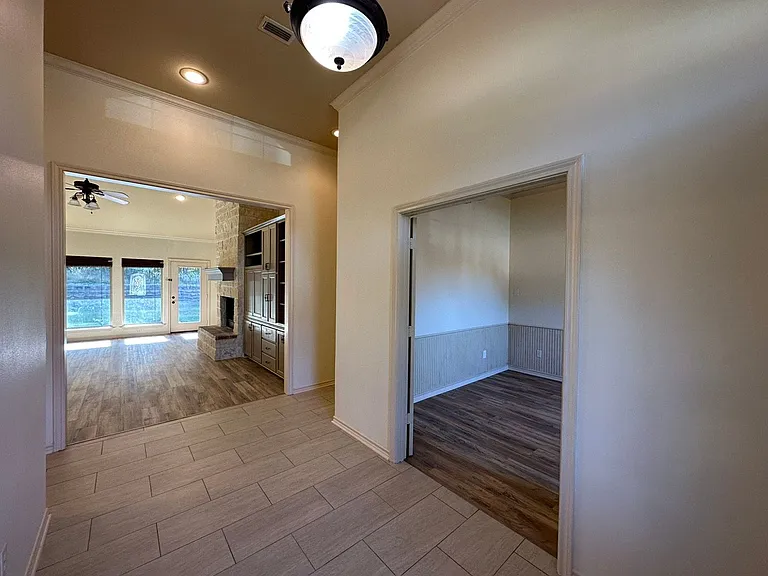 626 Huntwick Ln — Photo 8