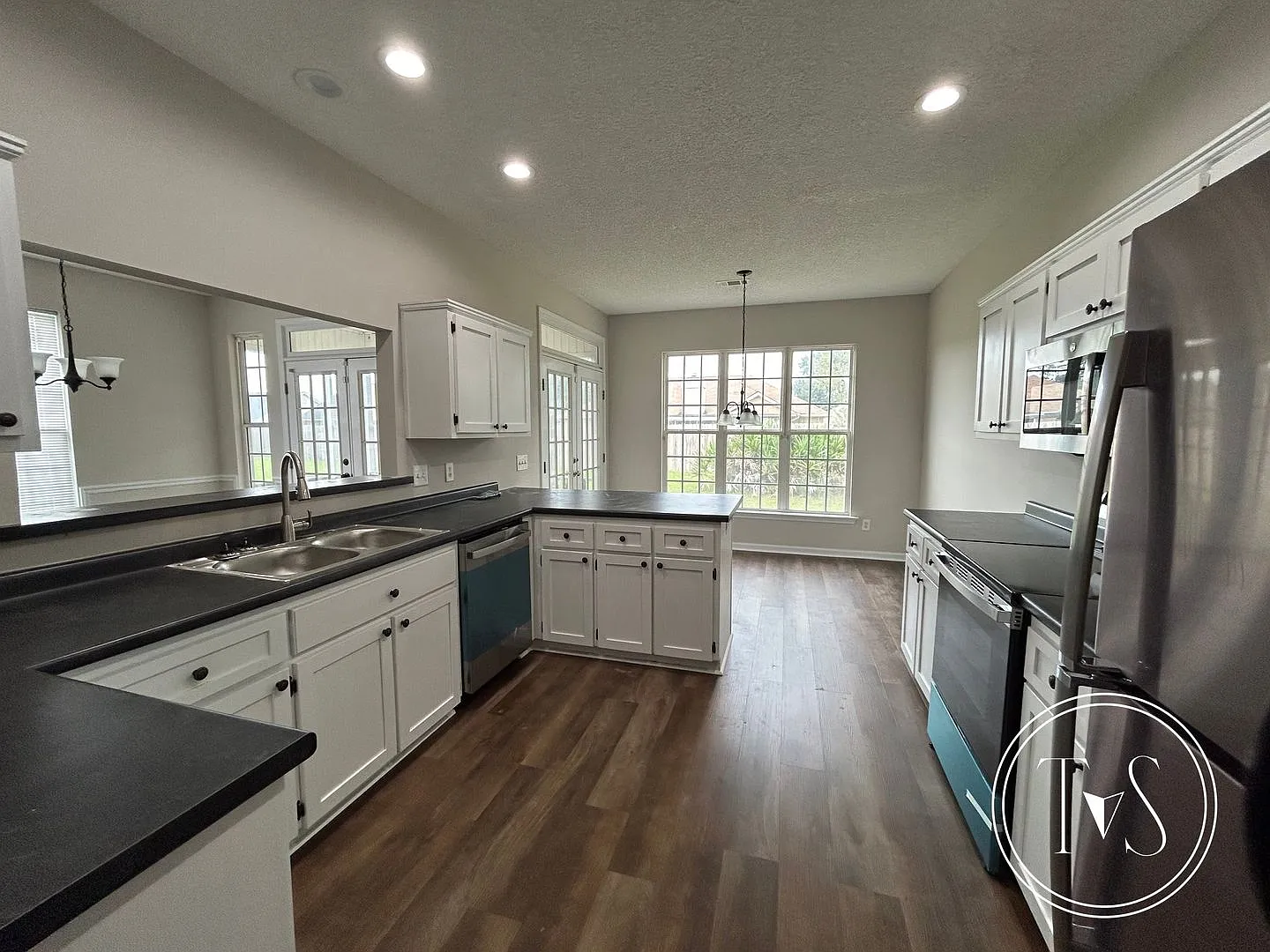 Spacious 3-Bedroom Home with Over 2,300 Sq. Ft. — Photo 4