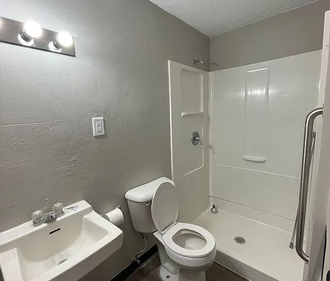 501 S Walnut St #6 — Photo 2
