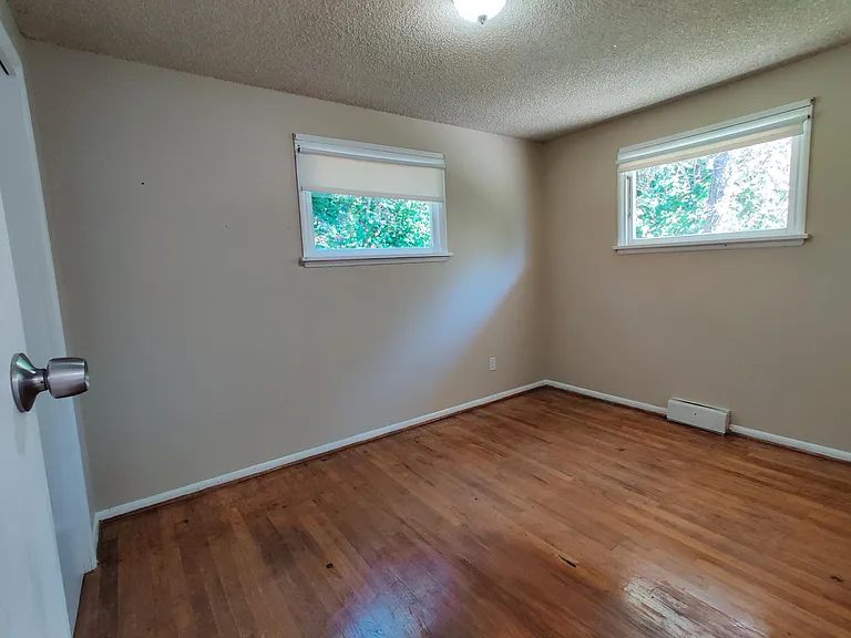 1023 NE 182nd St — Photo 9