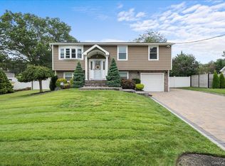 22 Fiesta Dr, Centereach, NY 11720