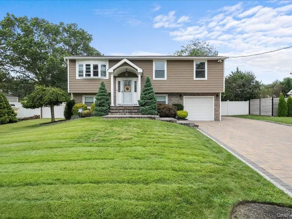 22 Fiesta Drive, Centereach, NY 11720