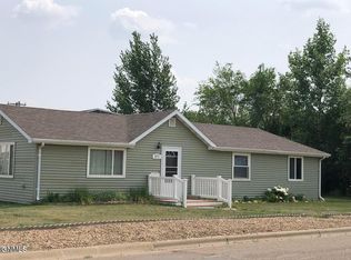 301 Olive St, Plentywood, MT 59254