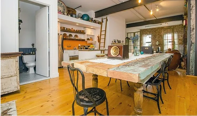 Rented by EXR | media 22