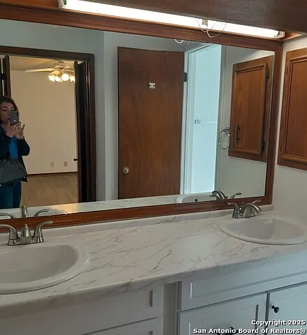 4202 W Shadow Oak Woods — Photo 11