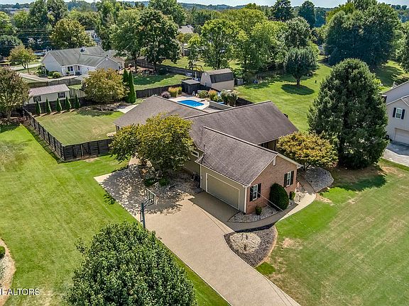 4th image of 411 Dairy Ln