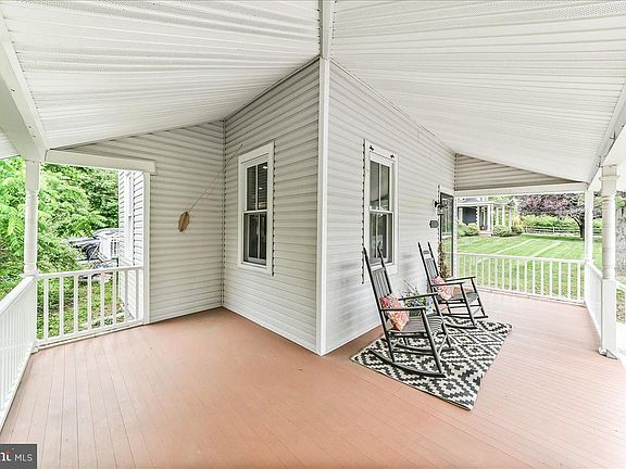 5th image of 204 S Pennell Rd