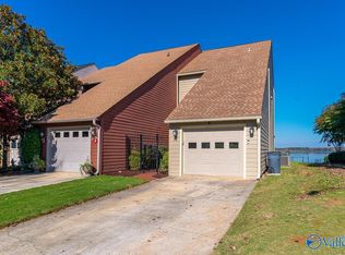 14 Harborview Ct NE #14, Decatur, AL 35601