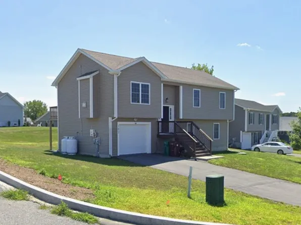 182 Danielle Dr, Woonsocket, RI 02895