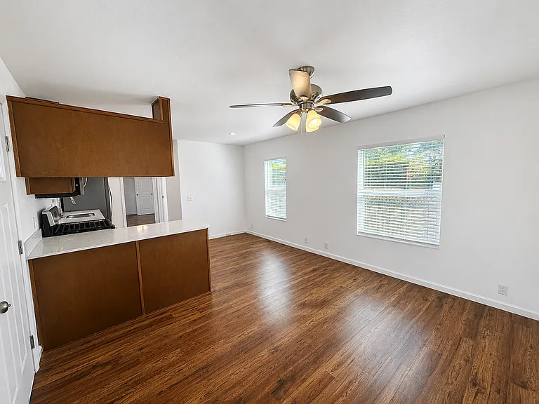 1972 Carnation Cir #B — Photo 5