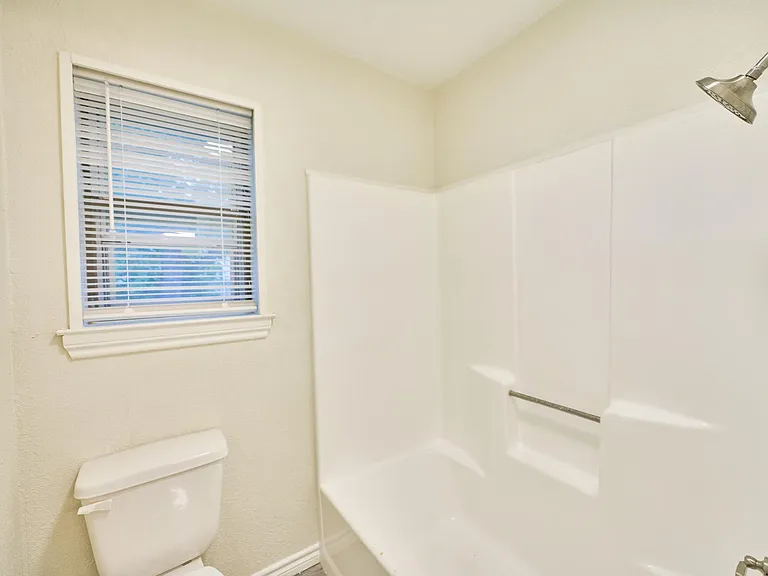 2510 Greenbriar Dr — Photo 11