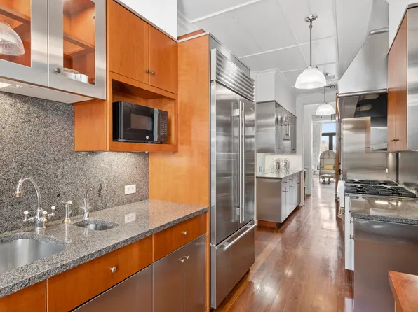 875 Park Avenue image 14 of 21