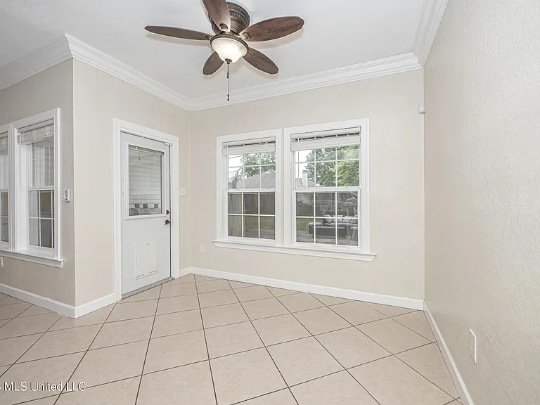 15208 Lisa Dr — Photo 16