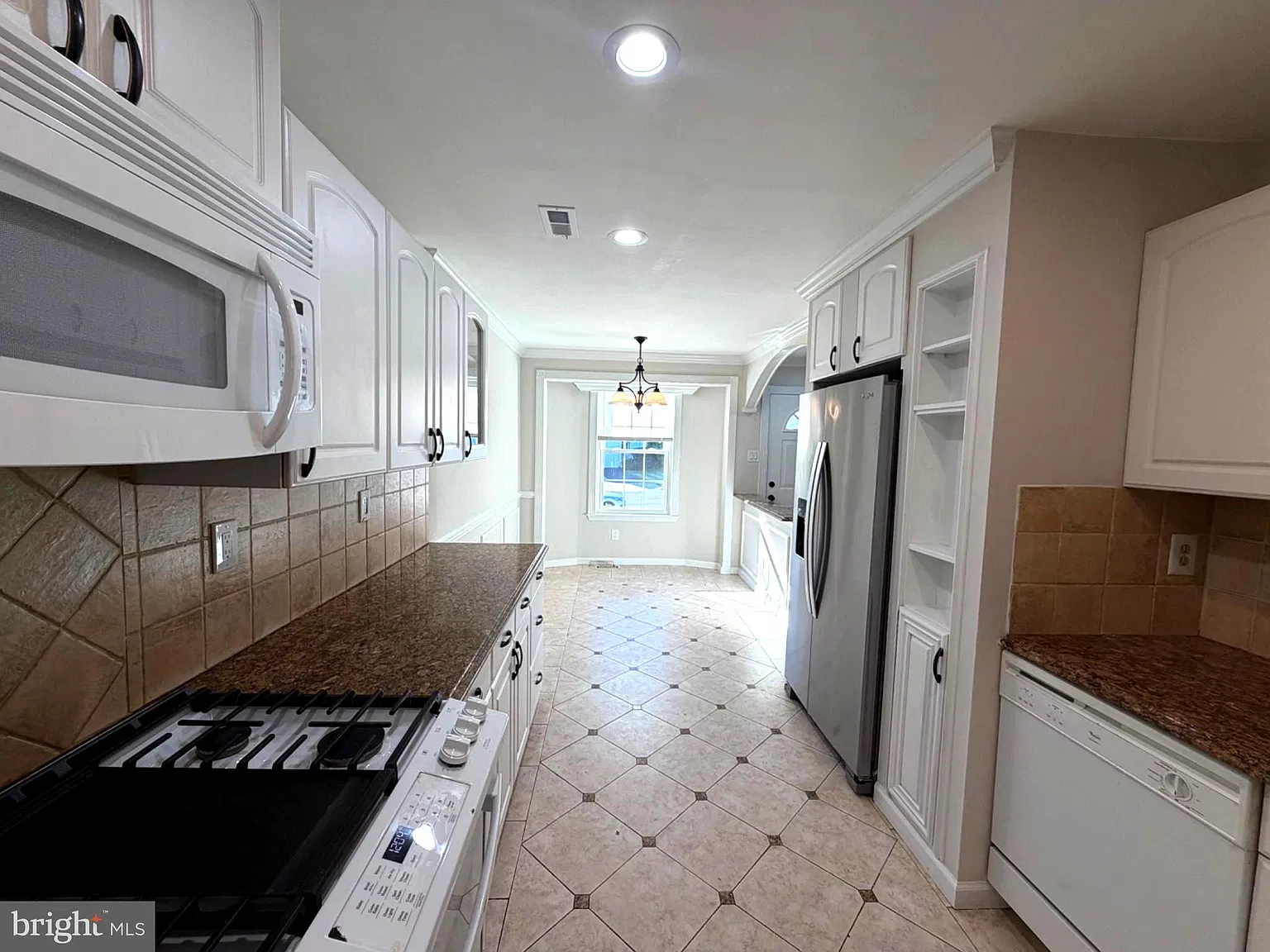 3 bed, 2.5 bath, 1760 sqft, $3,100 — Photo 4
