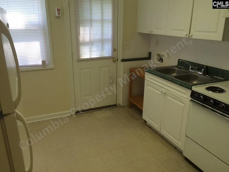 1118 Shirley St — Photo 5