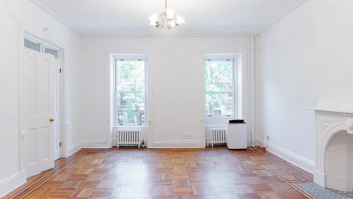 Rented by Nooklyn NYC LLC | media 18