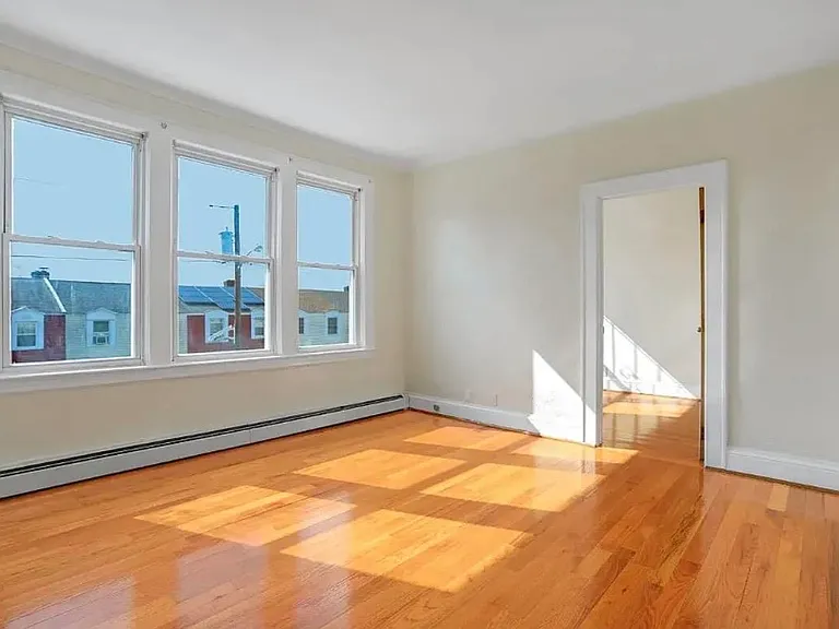 270 Stevens Ave — Photo 7