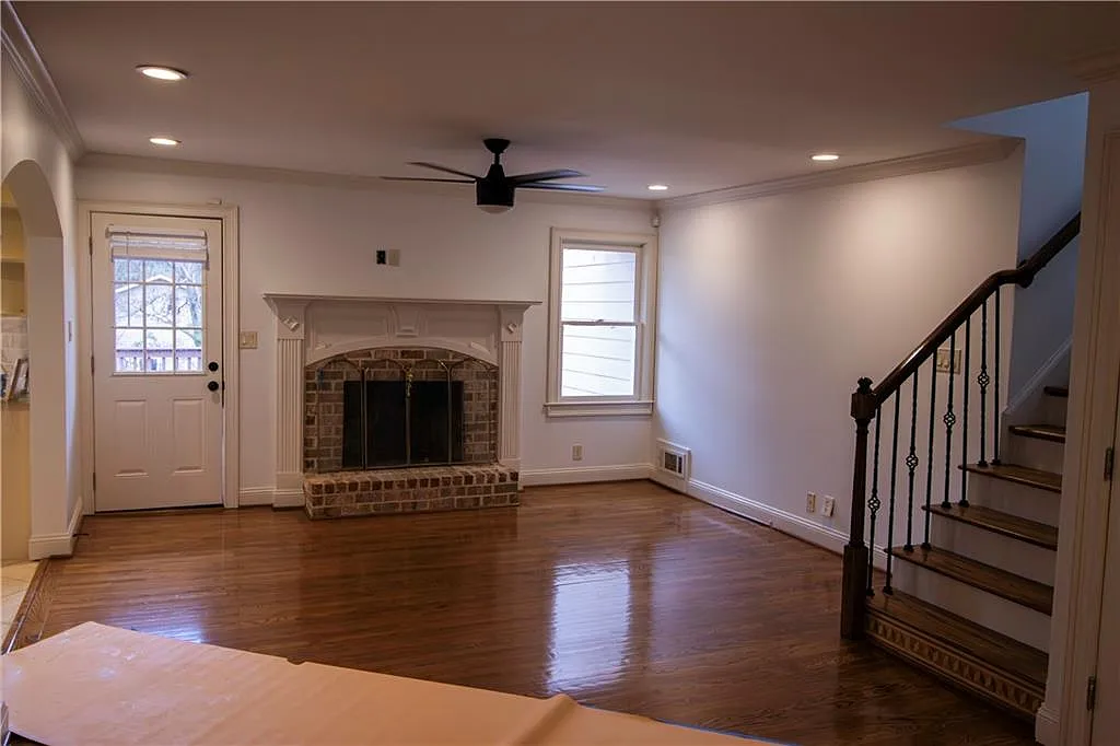 3 bed, 3.0 bath, 1397 sqft, $2,899 — Photo 2