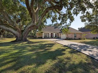 3001 Oakleigh Cir, Ocean Springs, MS 39564
