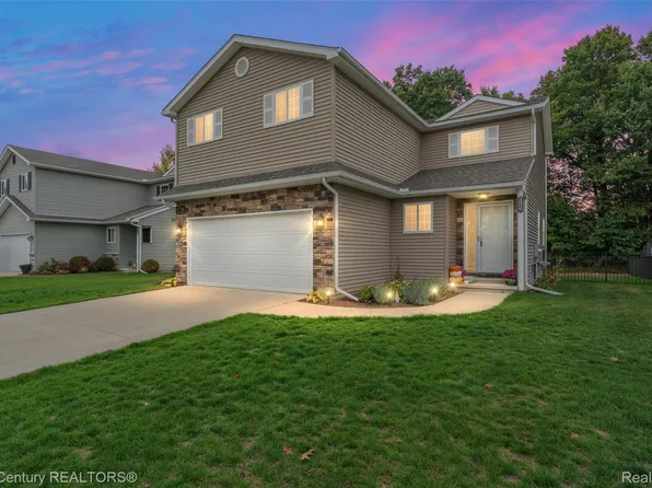 6496 Skylar Ln, Waterford, MI 48327