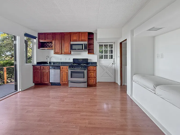 550 Sausalito Blvd #C — Photo 3