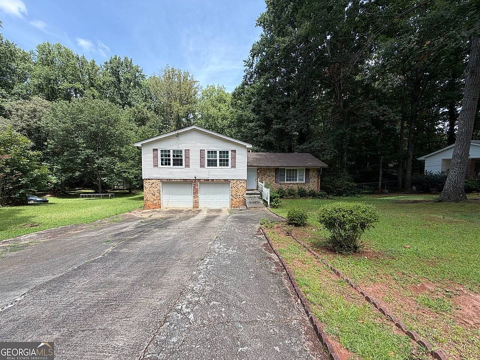 1st image of 221 Lucan Way