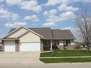 706 Rosedale Dr, Center Point, IA 52213
