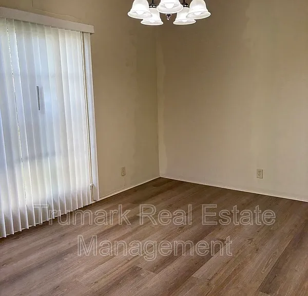 1037 E Glenoaks Blvd #A — Photo 1