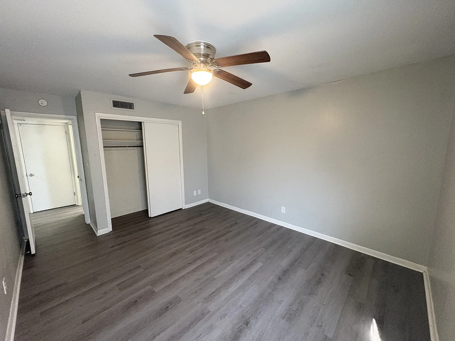 1 bed, 1.0 bath, 950 sqft, $895 — Photo 3