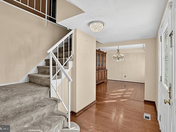 4th image of 25 Traynor Ln