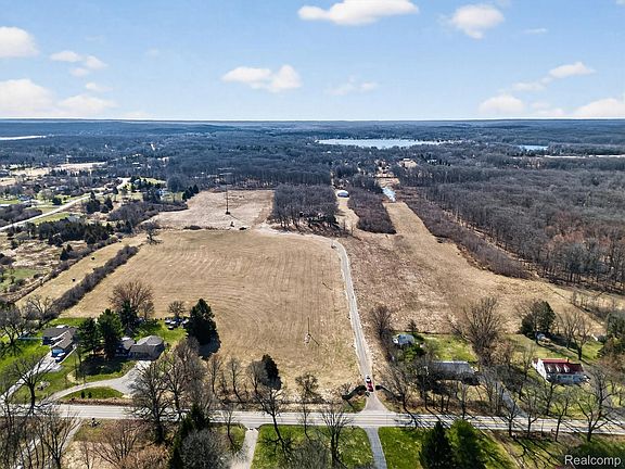 3rd image of 2551 Patterson Lake Rd