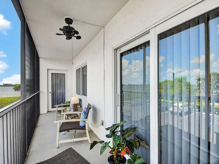 1502 S Lakeside Dr #214 — Photo 15