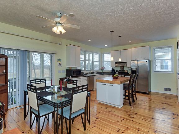 5th image of 462 E Summer Grove Dr