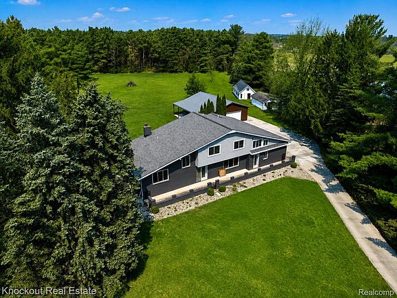2nd image of 9239 Lange Rd
