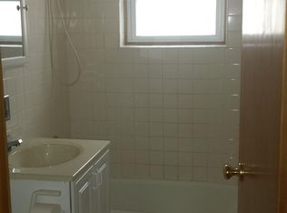 1561 W Merchant St APT 2W, Kankakee, IL 60901