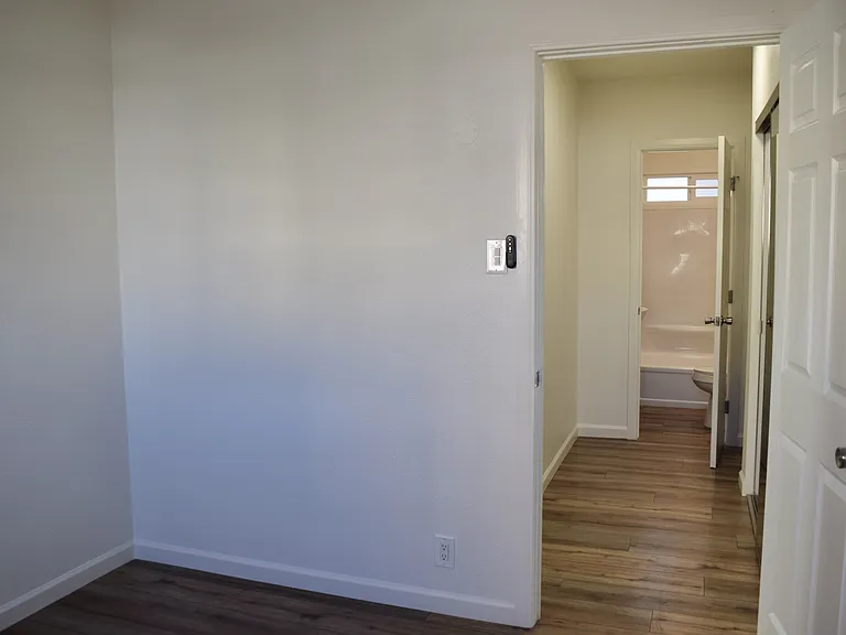 831 Mariposa St #J — Photo 11