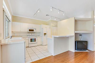 13676 80th Ln N West Palm-large-006-4-Ki