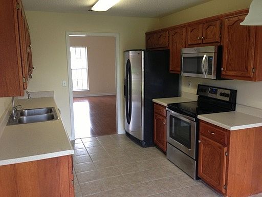 3rd image of 7952 Sarah Ann Dr