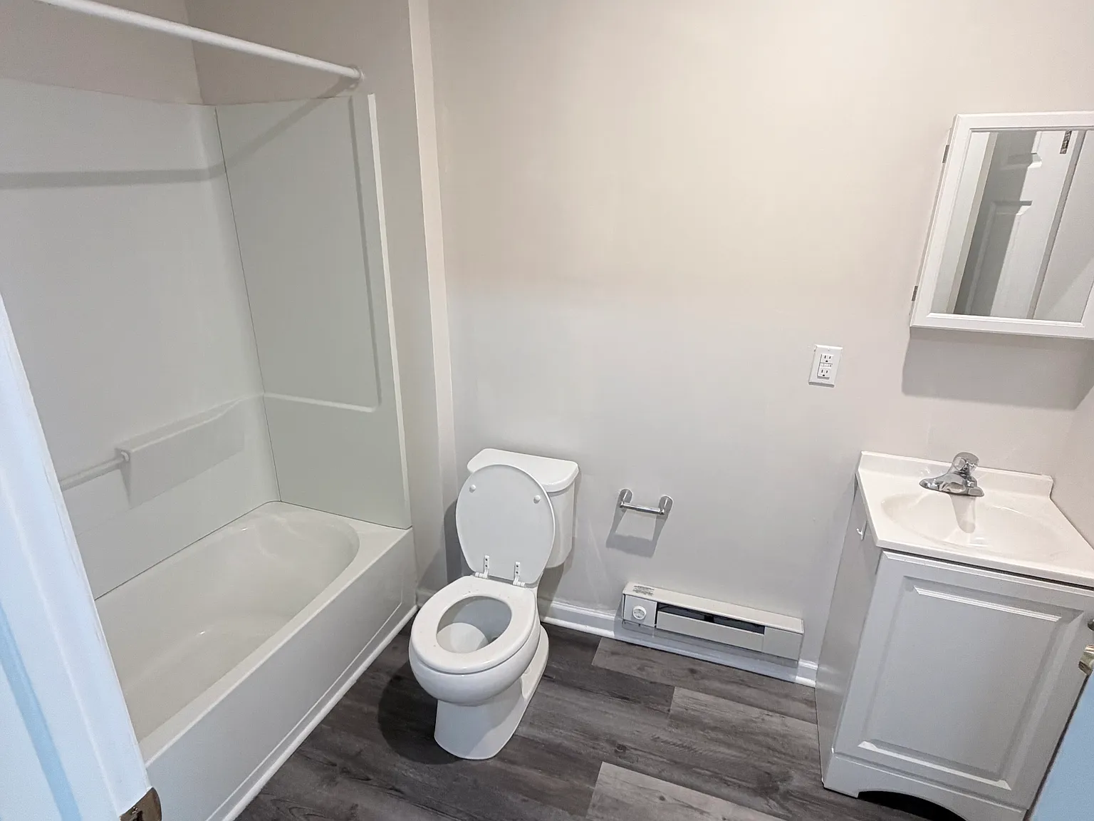 Studio, 350 sqft, $900 — Photo 3
