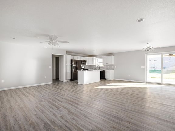 5th image of 401 E Prestige Dr