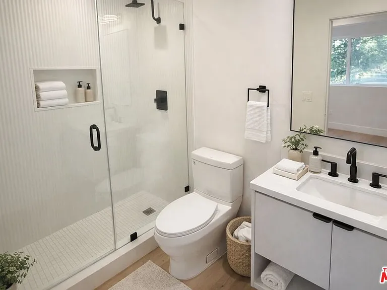 6847 N Figueroa St — Photo 16